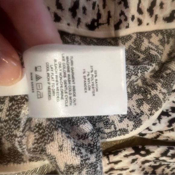 Express Size Medium lightweight sweater. - Picture 3 of 5